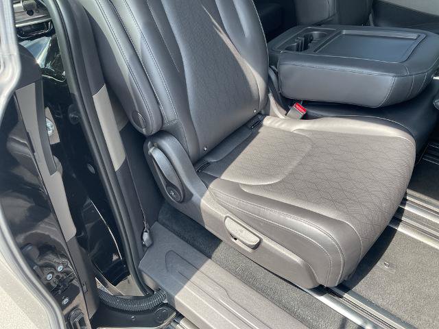 Used 2026 Kia Carnival FWD image 23