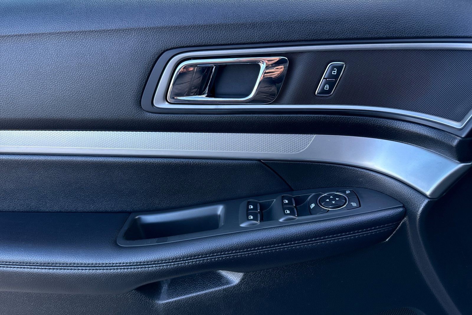 Certified 2017 Ford Explorer XLT w/ Equipment Group 202A image 12