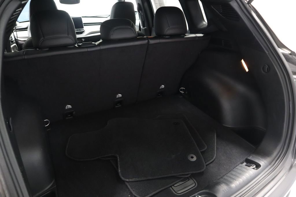 Used 2023 Jeep Compass Limited image 18