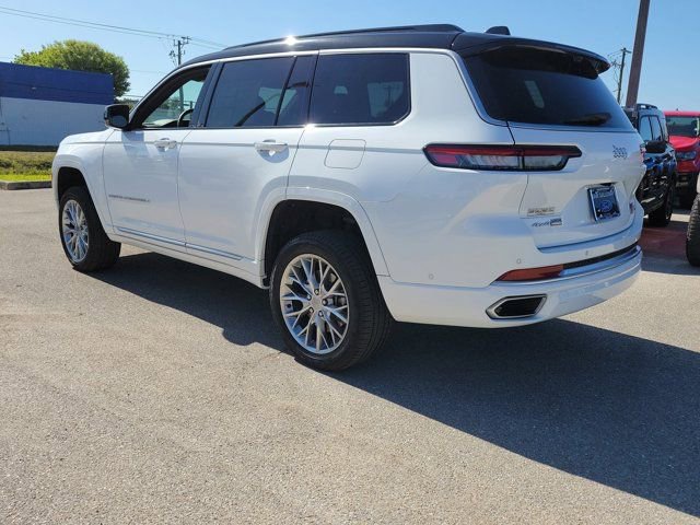 Used 2024 Jeep Grand Cherokee L Summit w/ Advanced Protech Group IV AWD/4WD image 4
