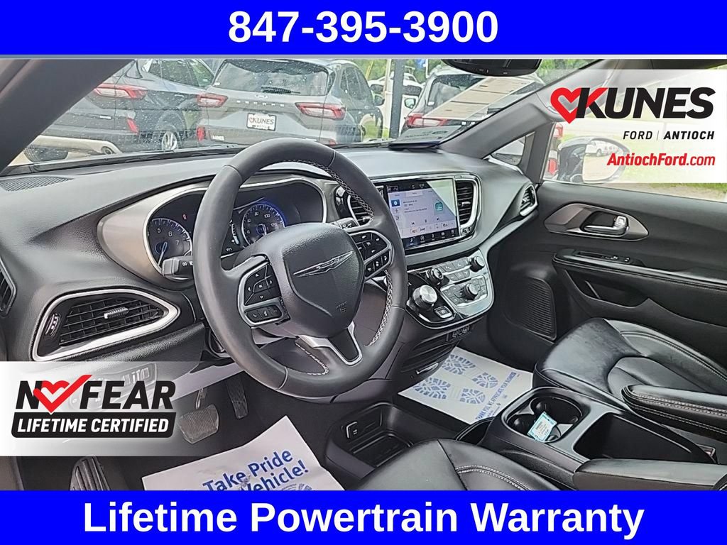 Used 2025 Chrysler Pacifica Select FWD image 25