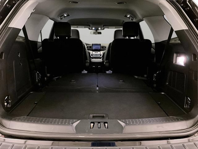 Certified 2022 Ford Explorer XLT w/ Equipment Group 202A AWD/4WD image 35
