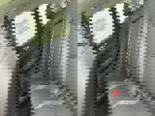 Used 2022 Volvo XC60 B5 Momentum w/ Climate Package image 9