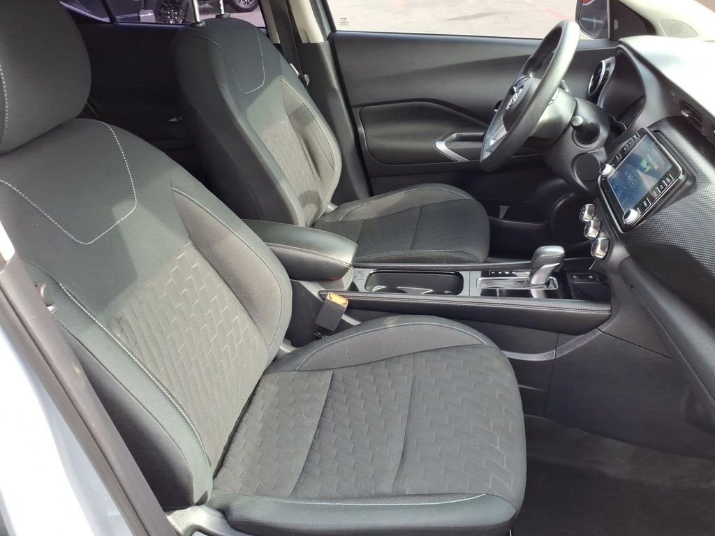 Used 2024 Nissan Kicks SV image 6