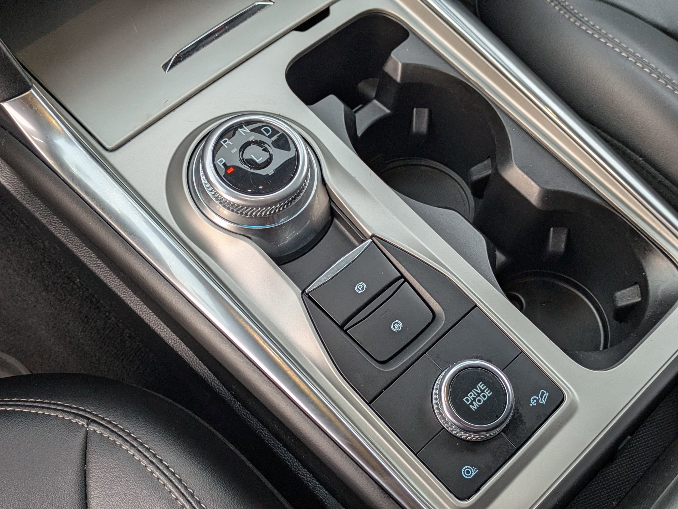 Certified 2022 Ford Explorer XLT w/ Equipment Group 202A image 26