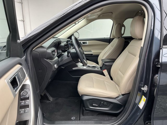 Certified 2022 Ford Explorer XLT w/ Equipment Group 202A AWD/4WD image 3