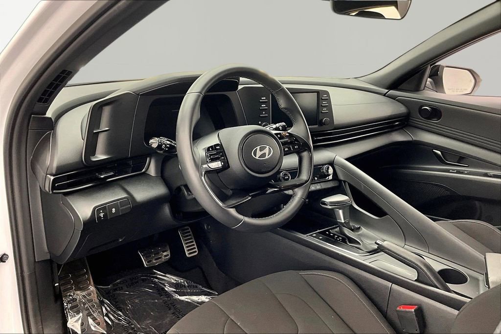 Used 2025 Hyundai Elantra Sport FWD image 14