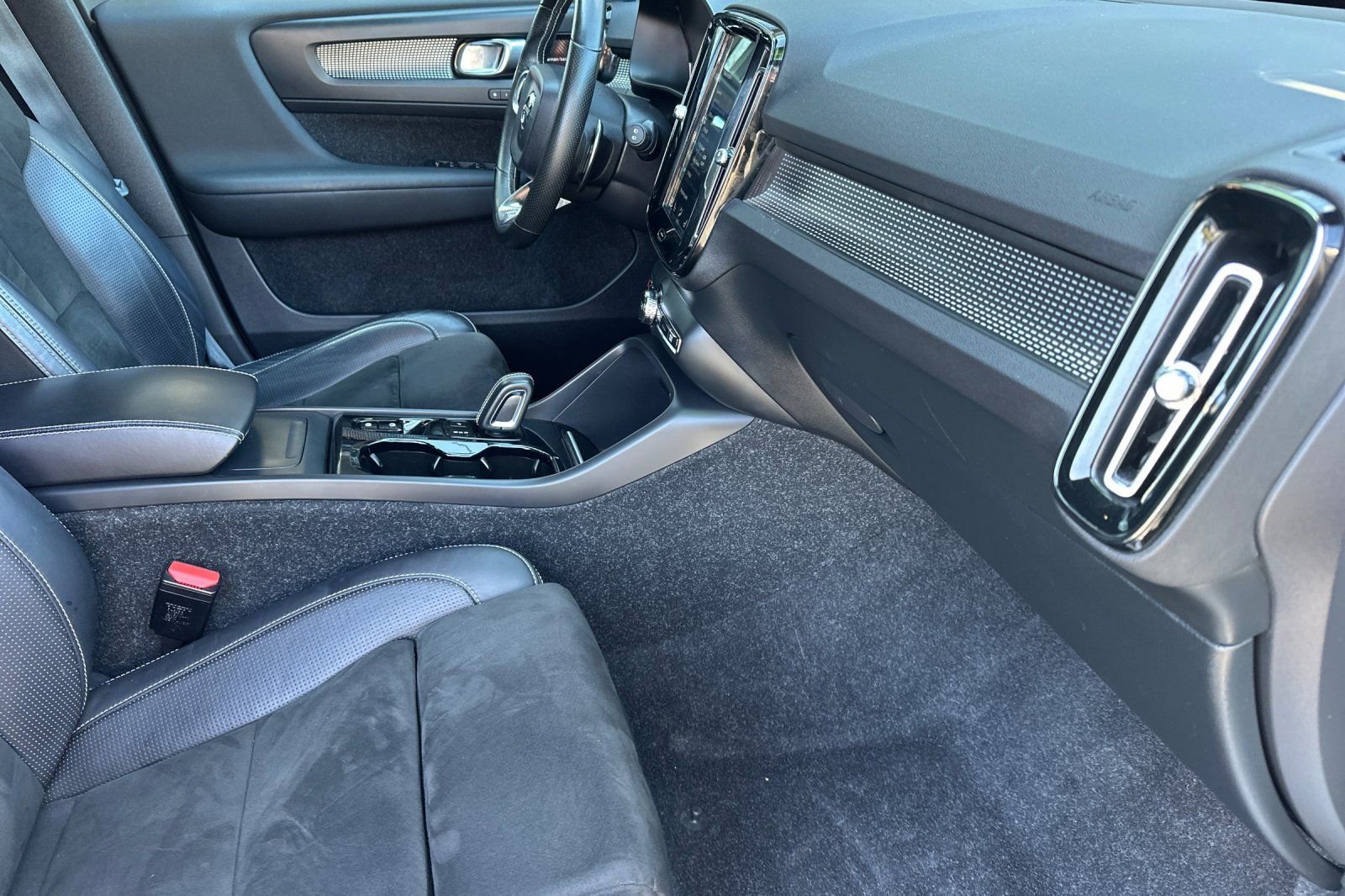 Used 2019 Volvo XC40 T5 R-Design AWD/4WD image 19