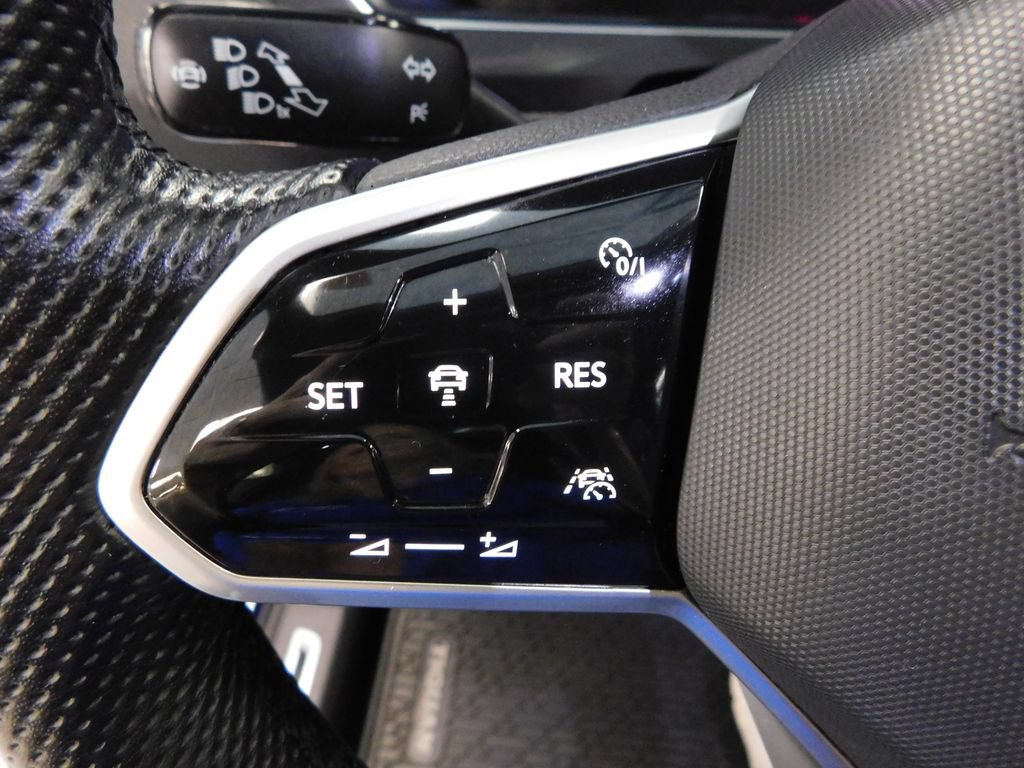Used 2022 Volkswagen Tiguan SEL R-Line AWD/4WD image 21
