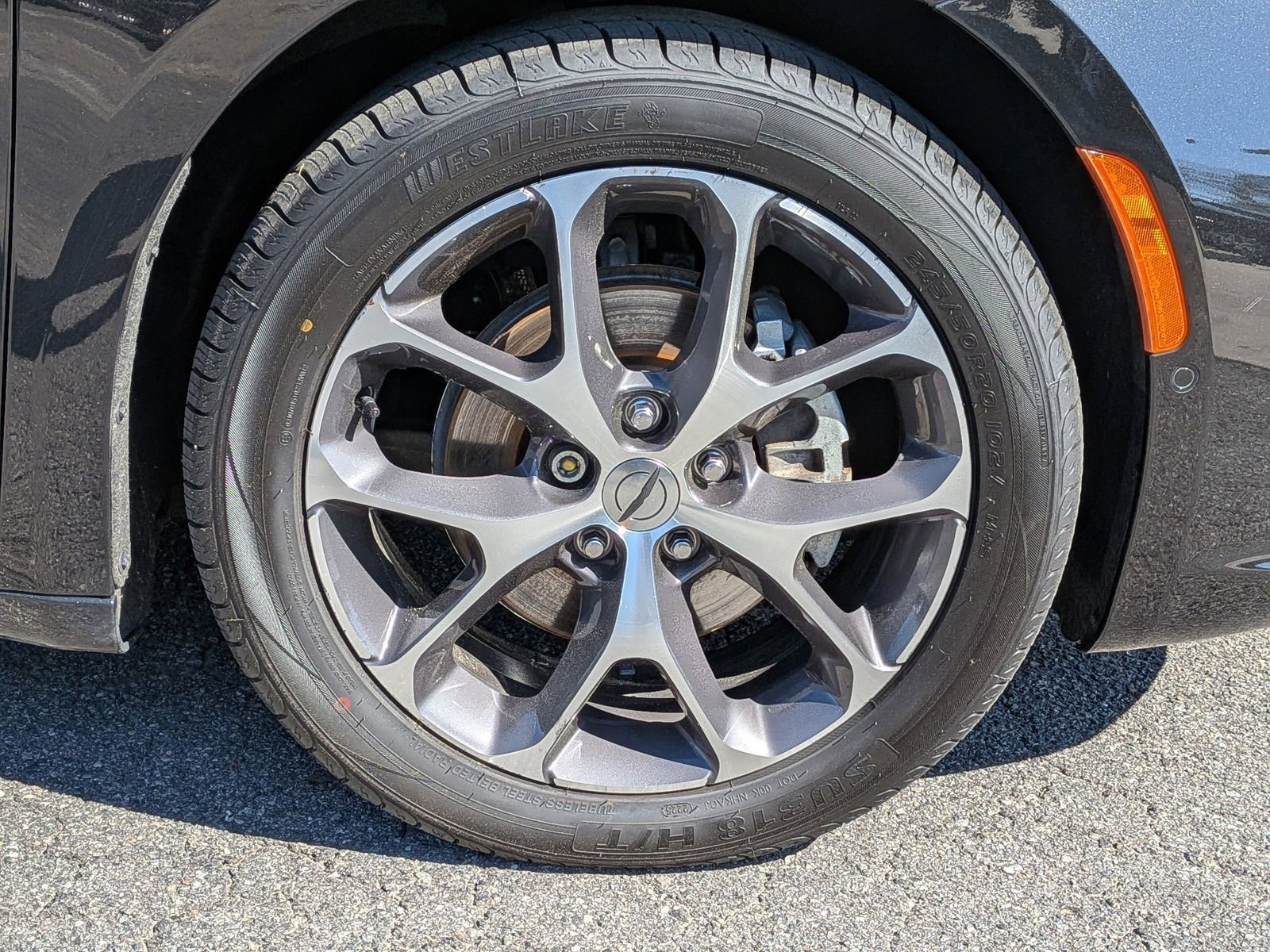 Used 2022 Chrysler Pacifica Touring-L w/ Uconnect Theater Family Group image 6