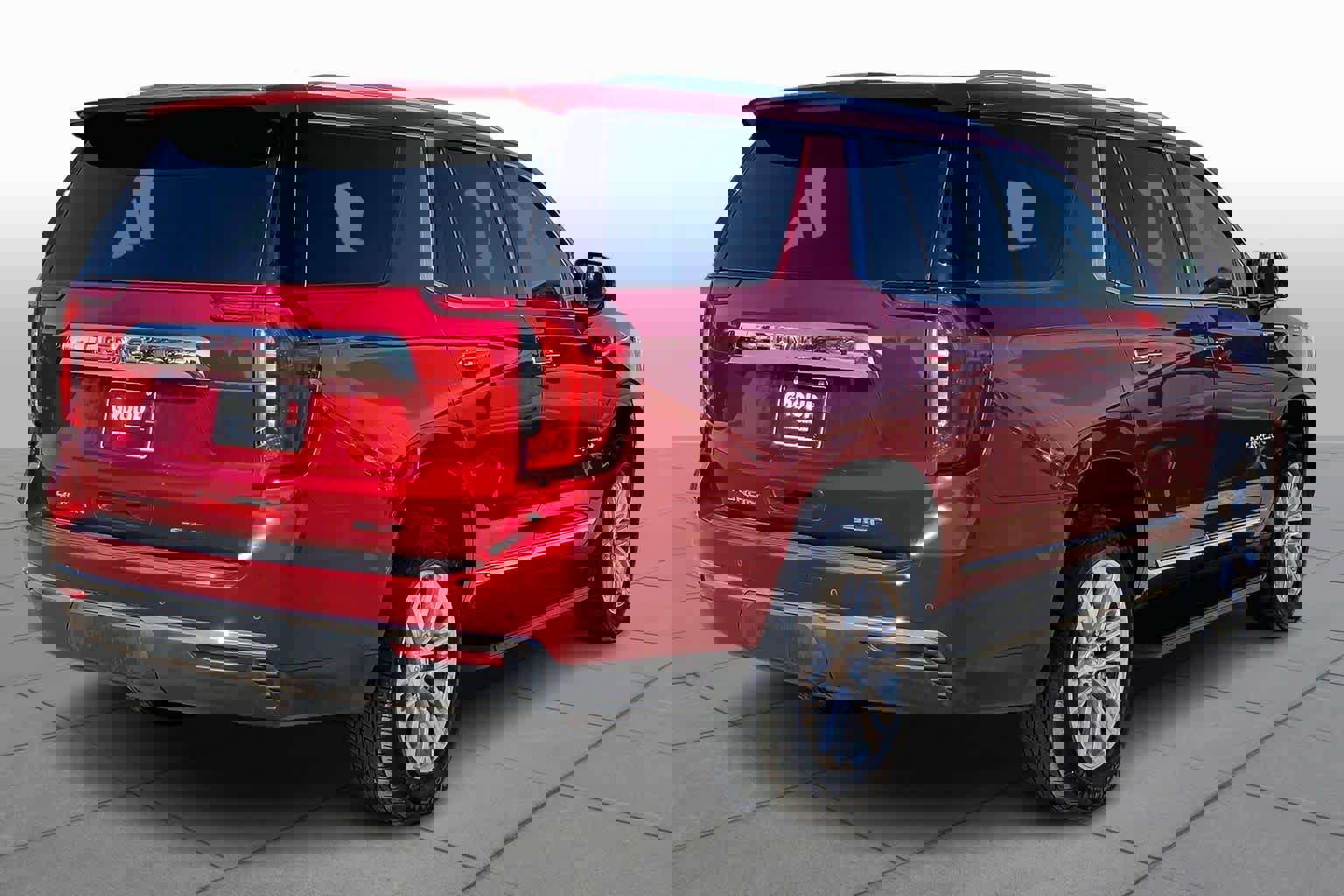 Used 2024 GMC Yukon SLT w/ SLT Premium Package image 3