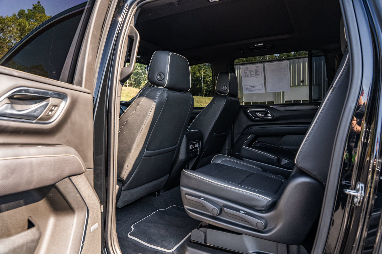 Used 2023 GMC Yukon XL SLT w/ SLT Premium Package AWD/4WD image 17