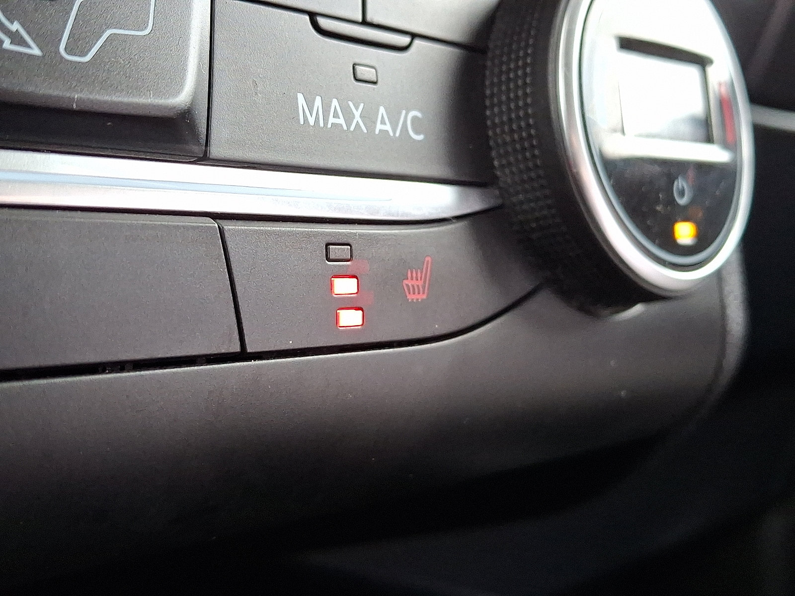 Certified 2020 Ford Escape SE image 26