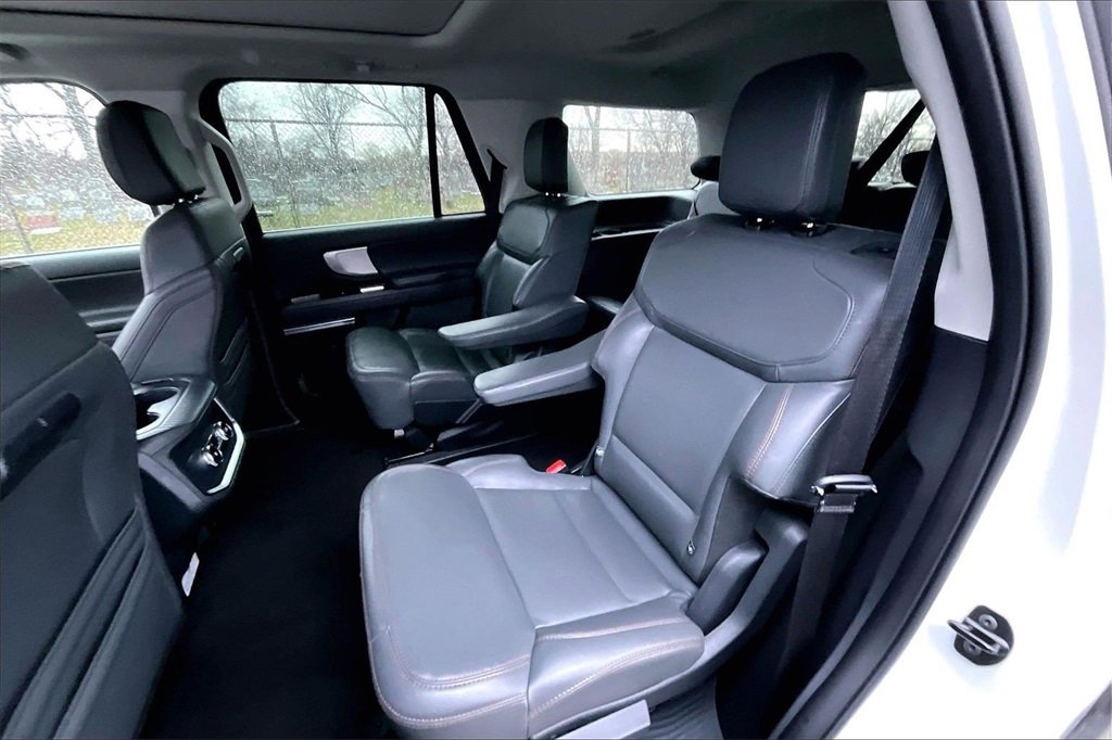 Certified 2025 Ford Expedition Active image 25