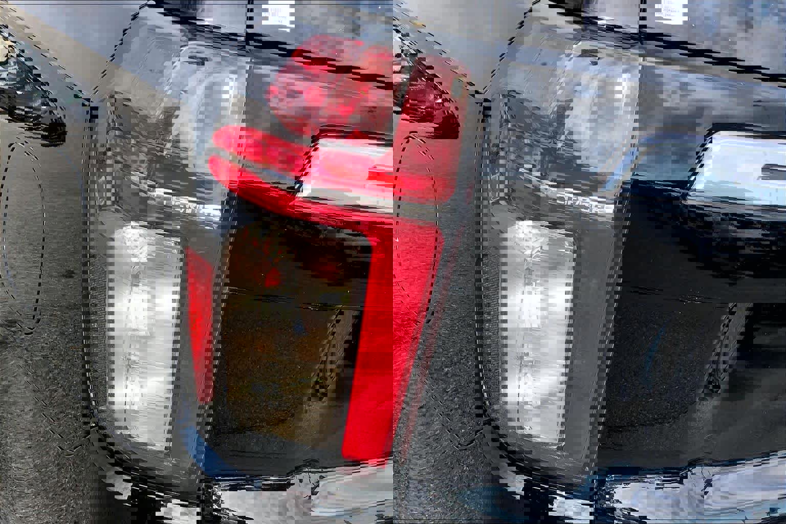 Used 2021 Chevrolet Suburban High Country image 28