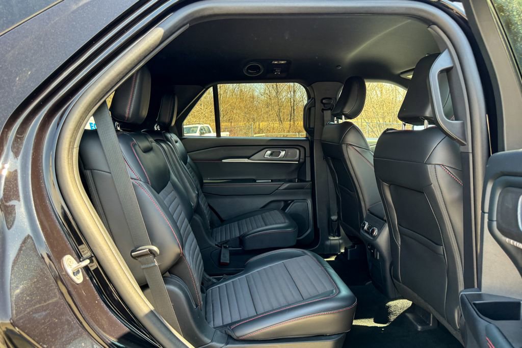 Certified 2025 Ford Explorer ST-Line AWD/4WD image 17