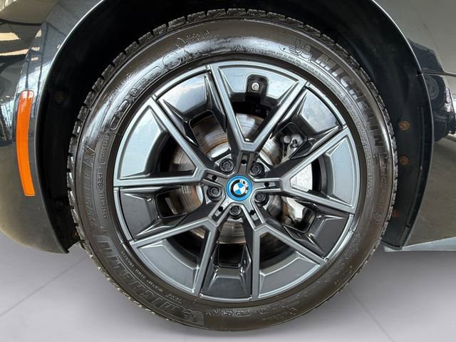 Used 2023 BMW i4 eDrive35 RWD image 9