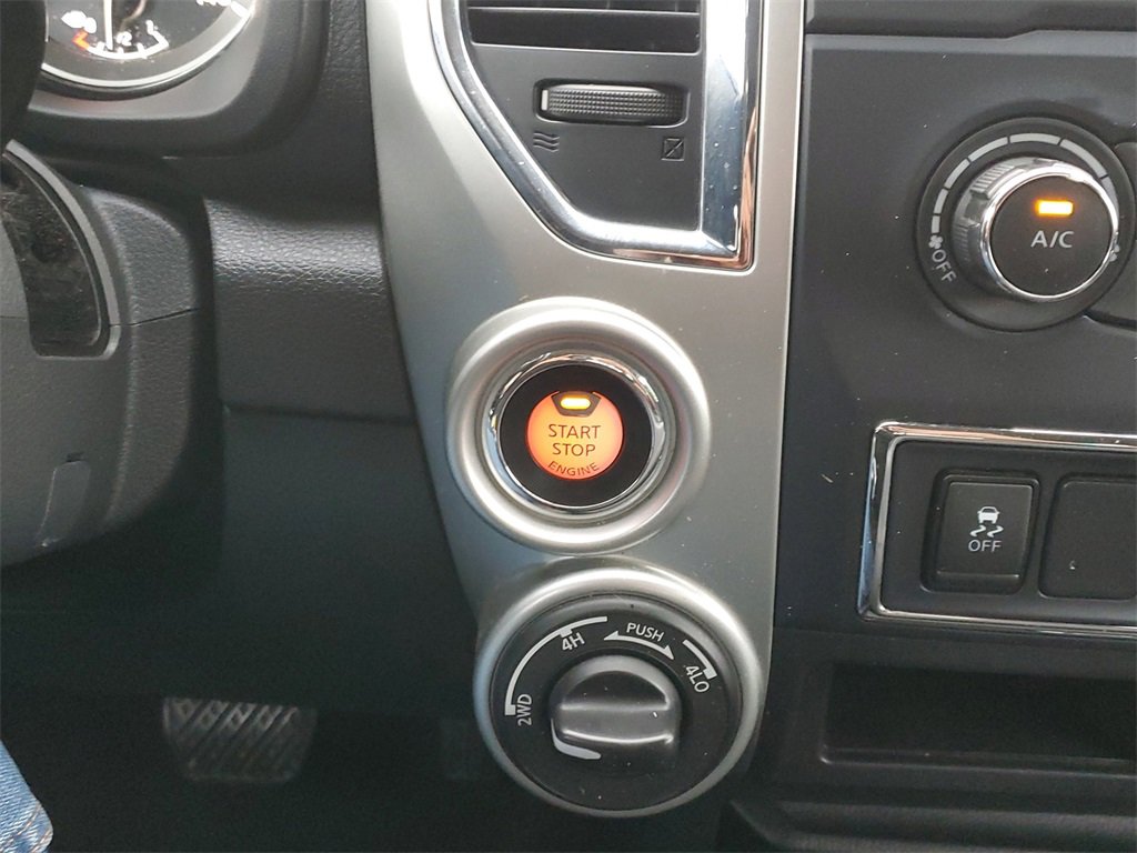 Used 2019 Nissan Titan SV image 24
