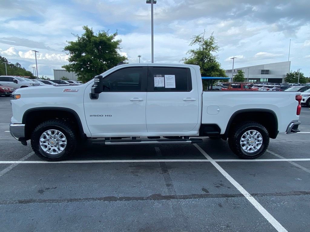 Used 2025 Chevrolet Silverado 2500 LT AWD/4WD image 4