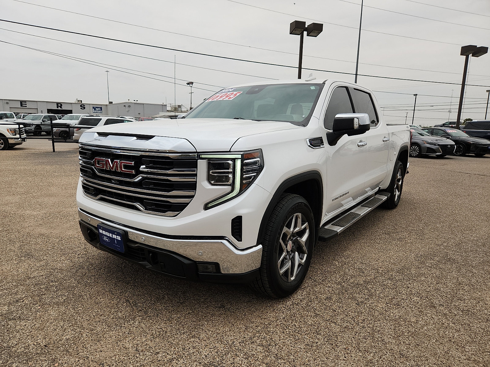 Used 2024 GMC Sierra 1500 SLT AWD/4WD image 3