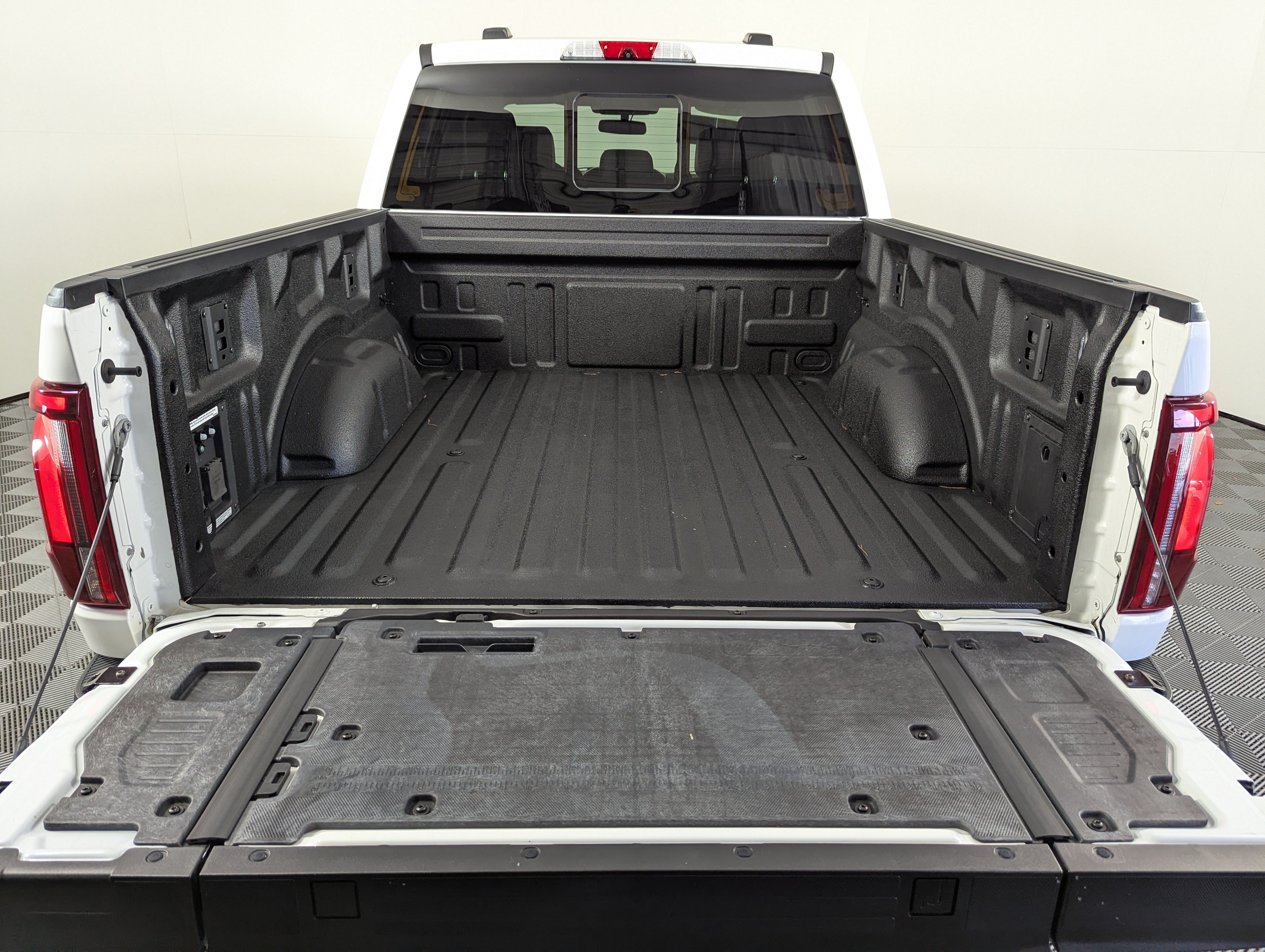 Certified 2024 Ford F150 Platinum w/ FX4 Off-Road Package AWD/4WD image 11