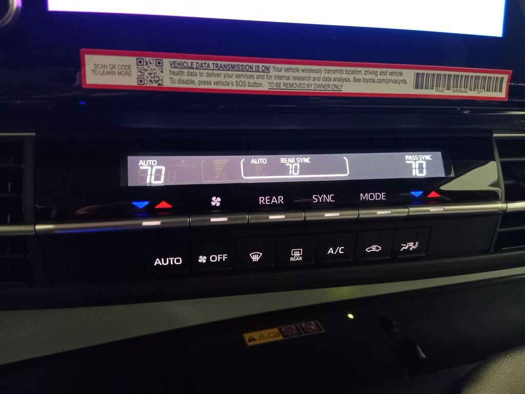 Used 2025 Toyota Sienna LE image 18