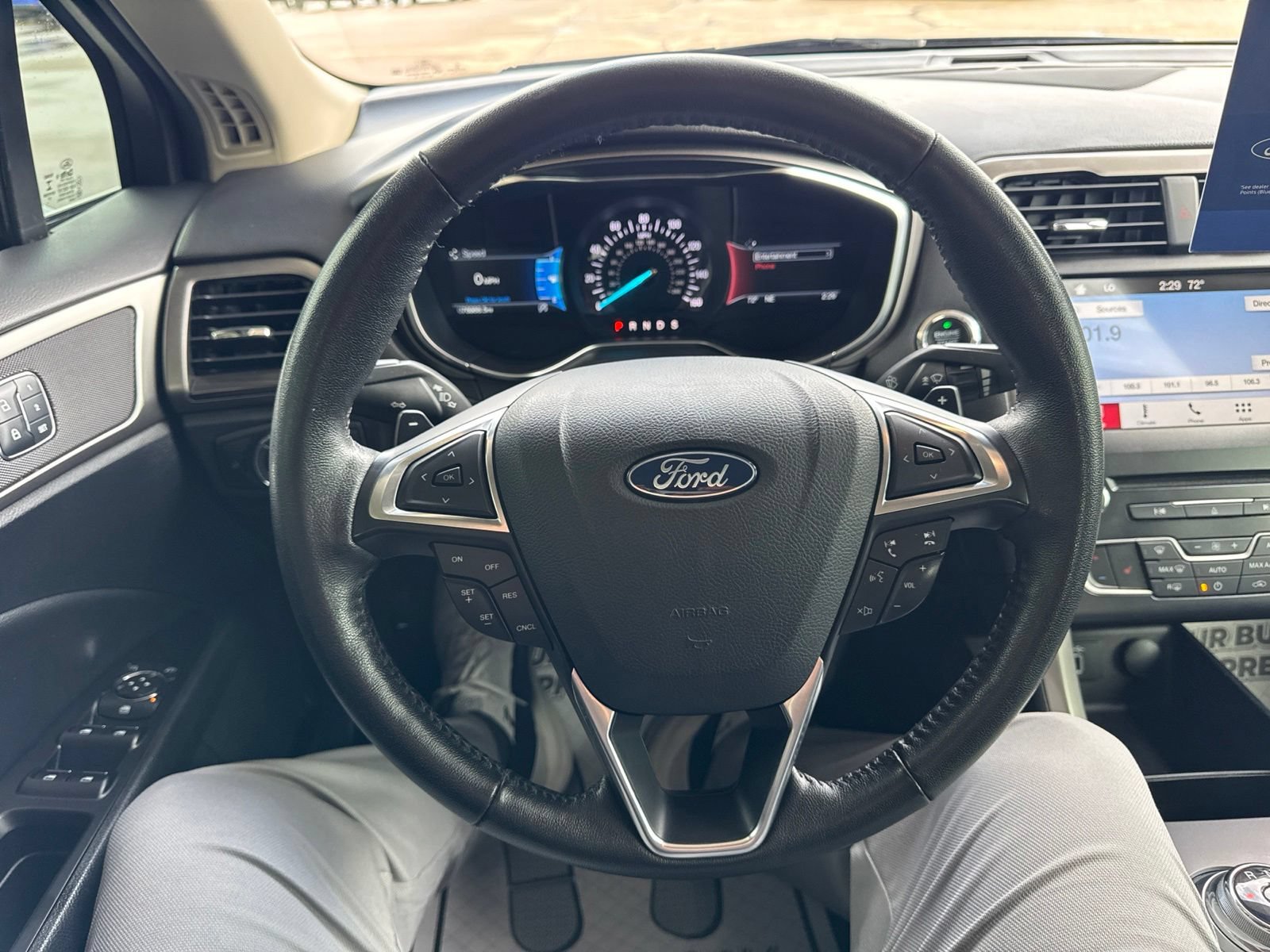 Certified 2018 Ford Fusion SE w/ Fusion SE Technology Package FWD image 26