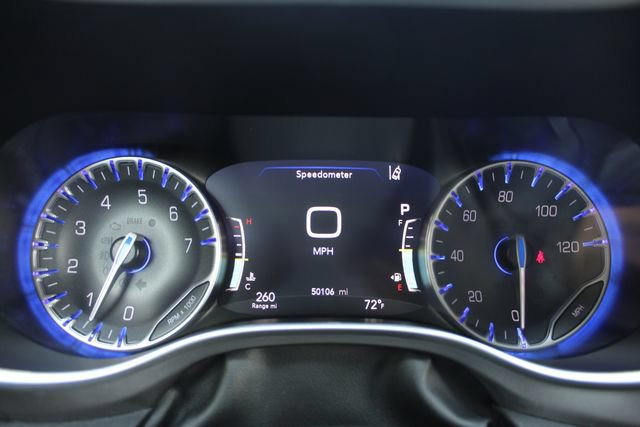 Used 2024 Chrysler Pacifica Touring-L FWD image 10