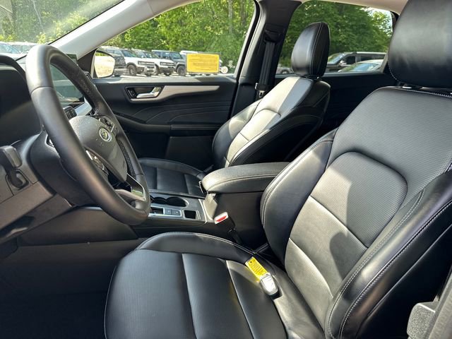 Certified 2025 Ford Escape Platinum AWD/4WD image 39