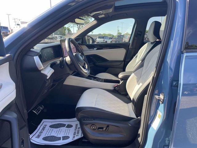 Used 2025 Volkswagen Tiguan SEL R-Line AWD/4WD image 17