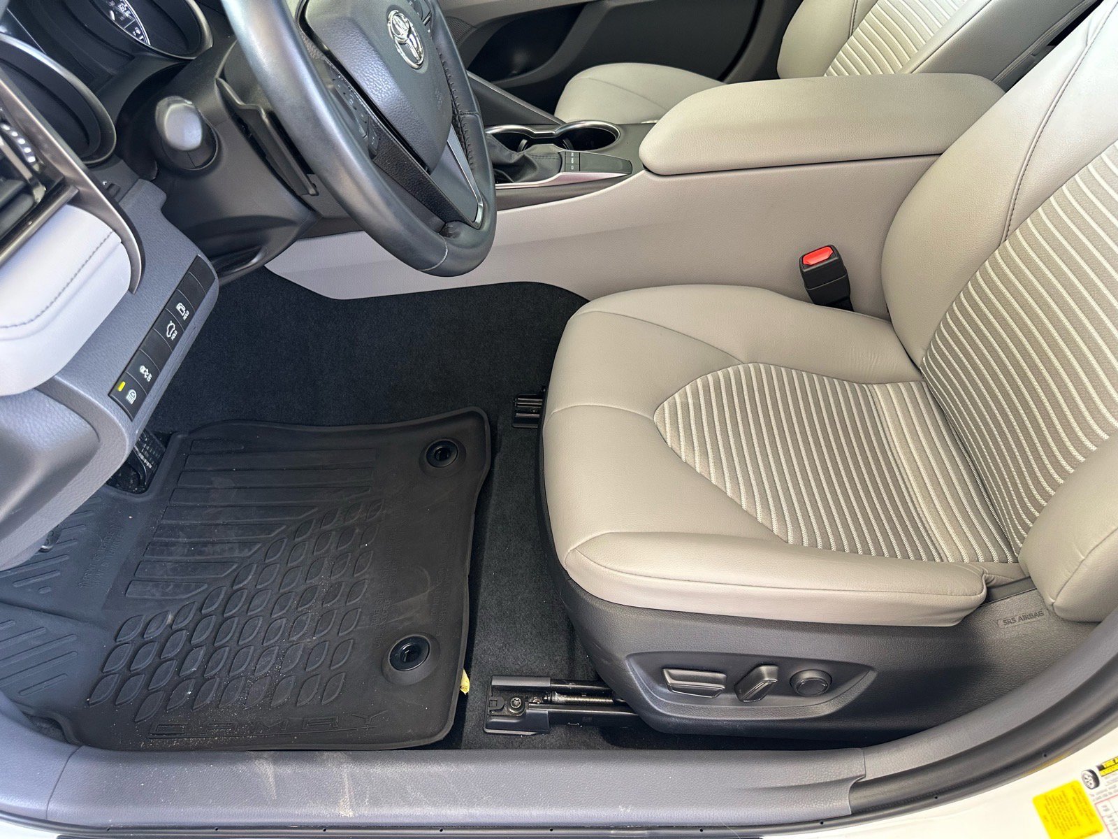 Used 2023 Toyota Camry SE w/ Convenience Package image 16