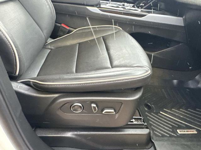 Used 2025 Cadillac Escalade ESV Premium Luxury RWD image 12