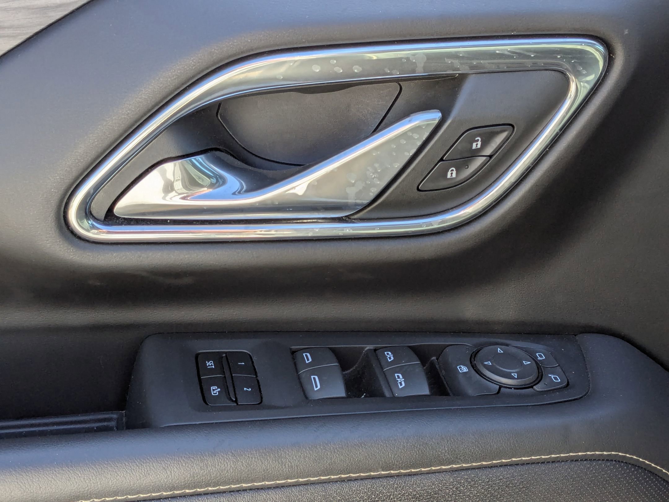 Used 2023 GMC Yukon SLT image 13