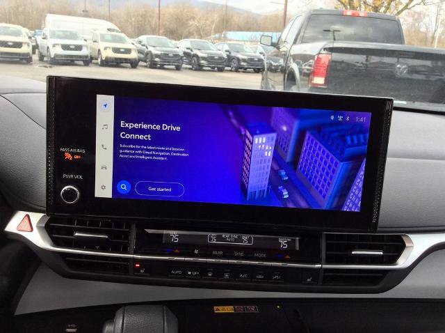 Used 2025 Toyota Sienna XLE image 27