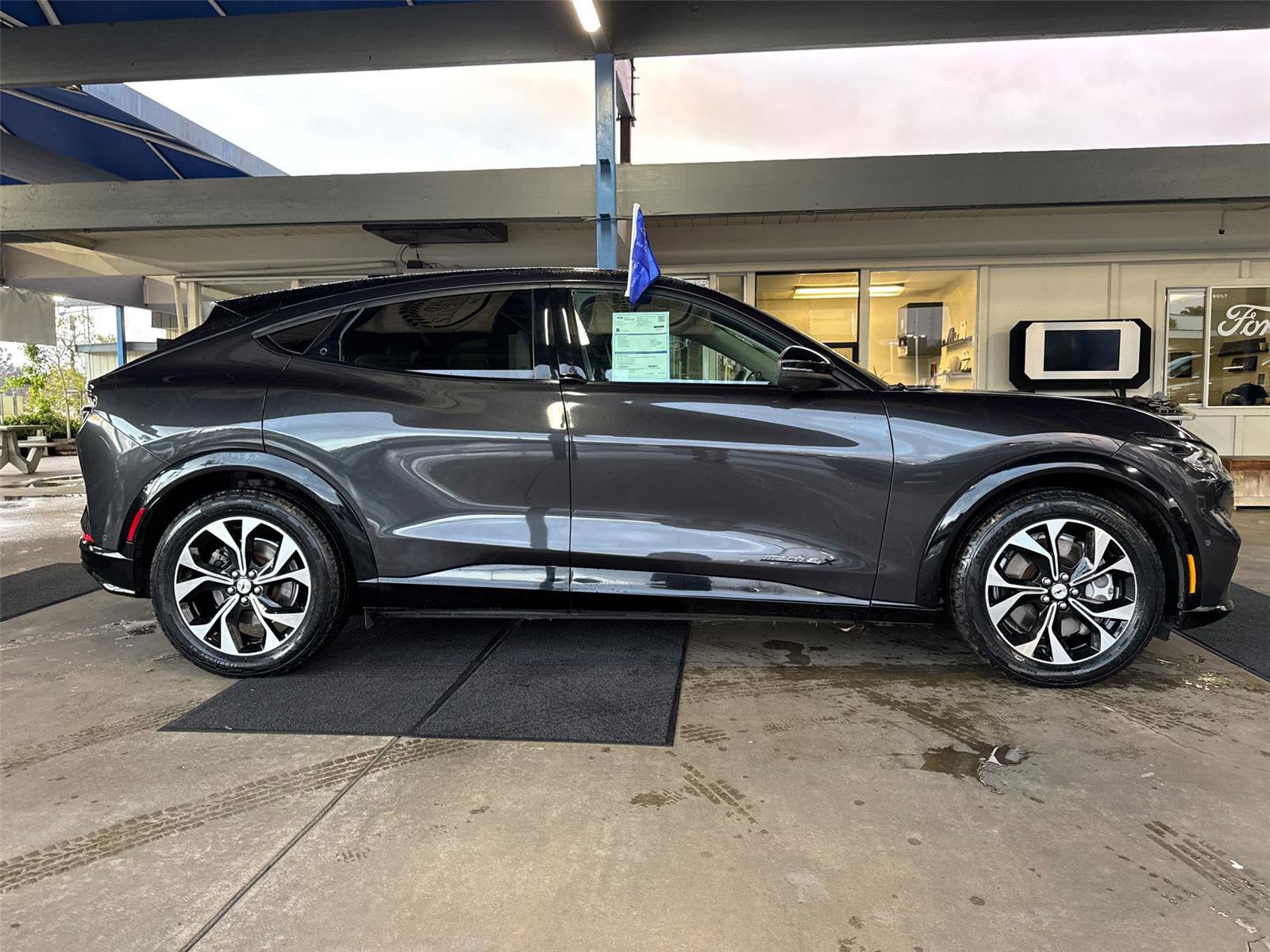 Certified 2022 Ford Mustang Mach-E Premium image 3