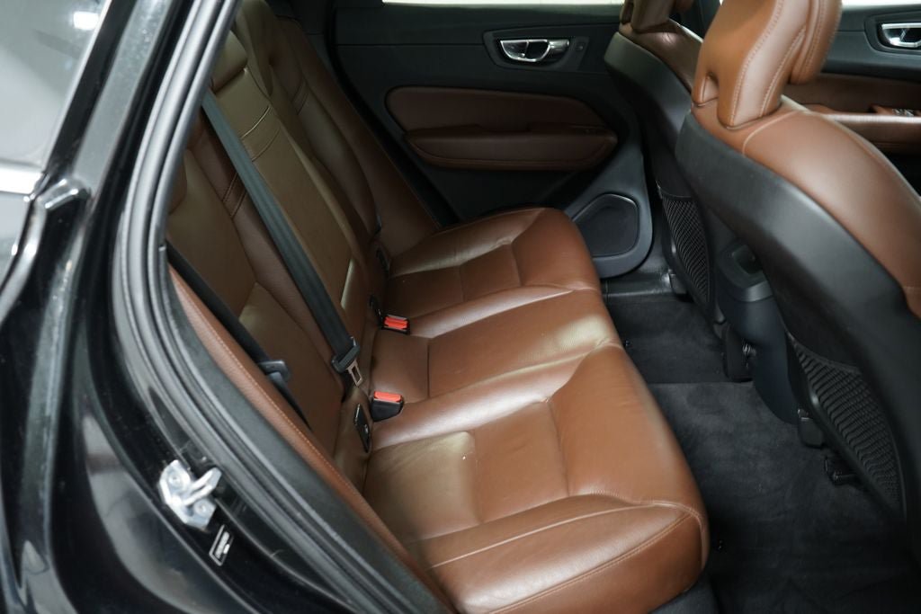Used 2019 Volvo XC60 T5 Momentum w/ Premium Package AWD/4WD image 29