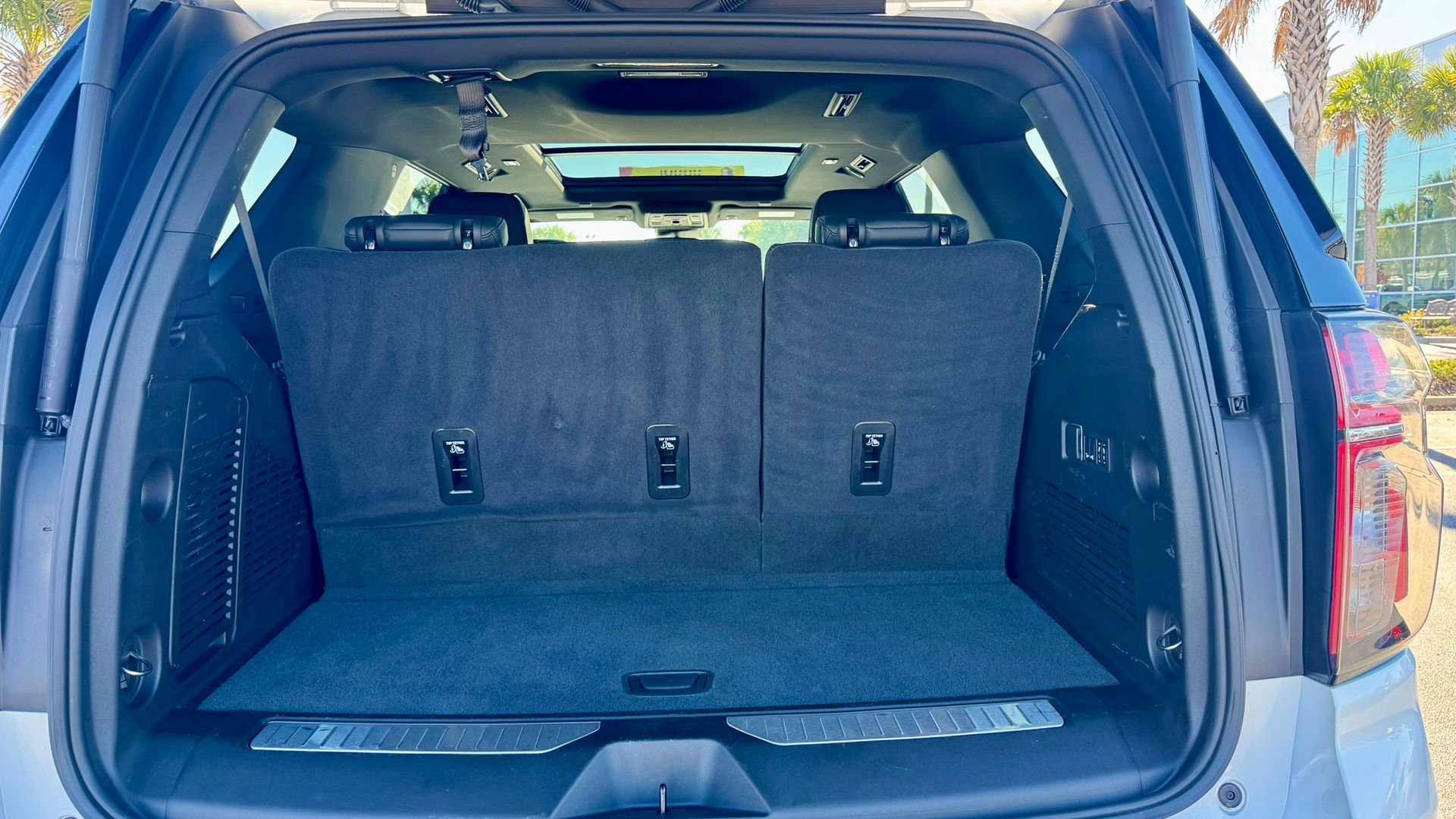 Used 2024 Chevrolet Tahoe Z71 w/ Luxury Package image 16