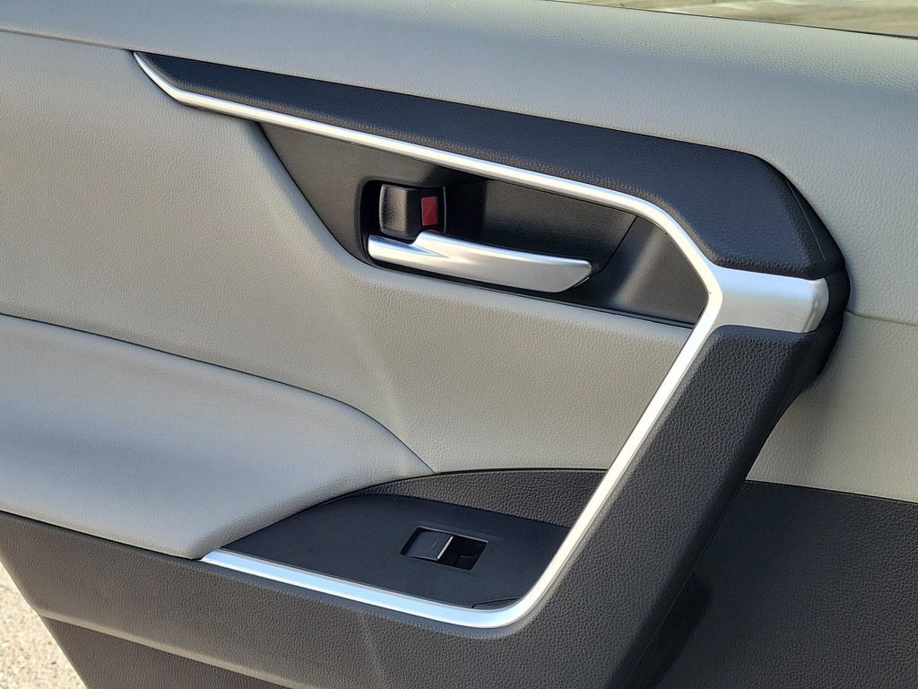 Used 2023 Toyota RAV4 XLE w/ Convenience Package image 19