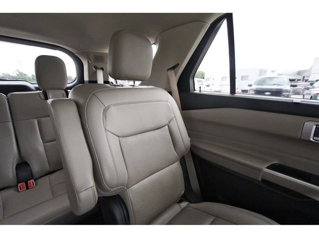 Certified 2021 Ford Explorer Limited w/ Equipment Group 301A RWD image 13