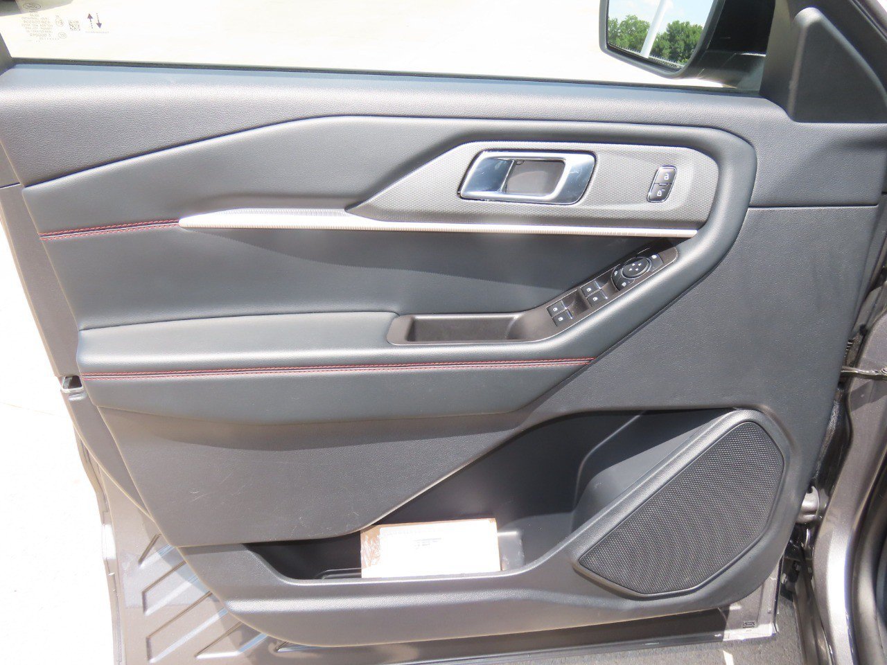 Certified 2025 Ford Explorer ST-Line AWD/4WD image 26