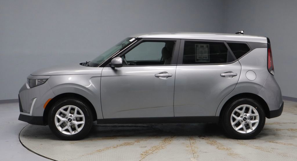 Used 2025 Kia Soul LX w/ LX Technology Package image 2