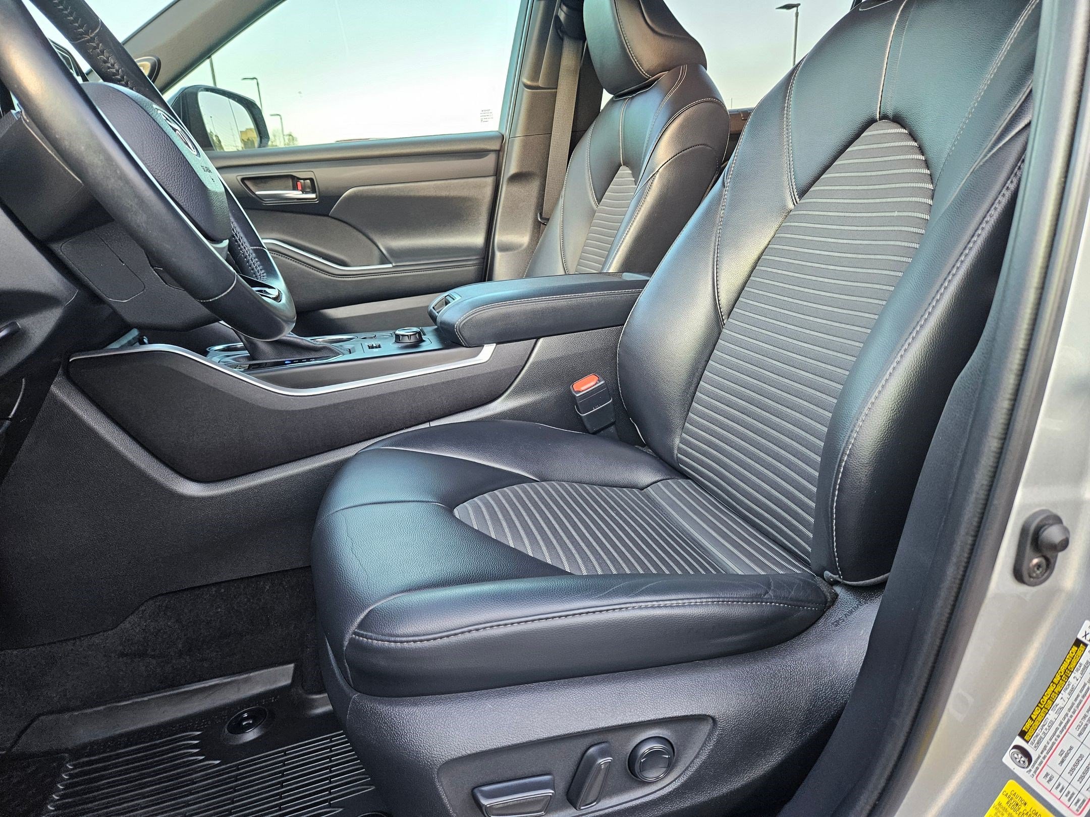 Used 2022 Toyota Highlander XSE AWD/4WD image 18