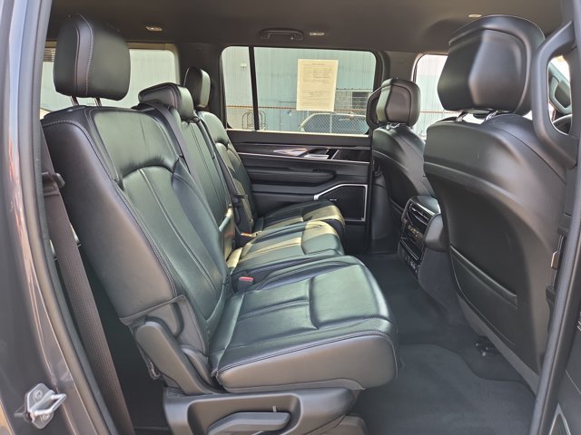 Used 2022 Jeep Wagoneer Series I AWD/4WD image 16