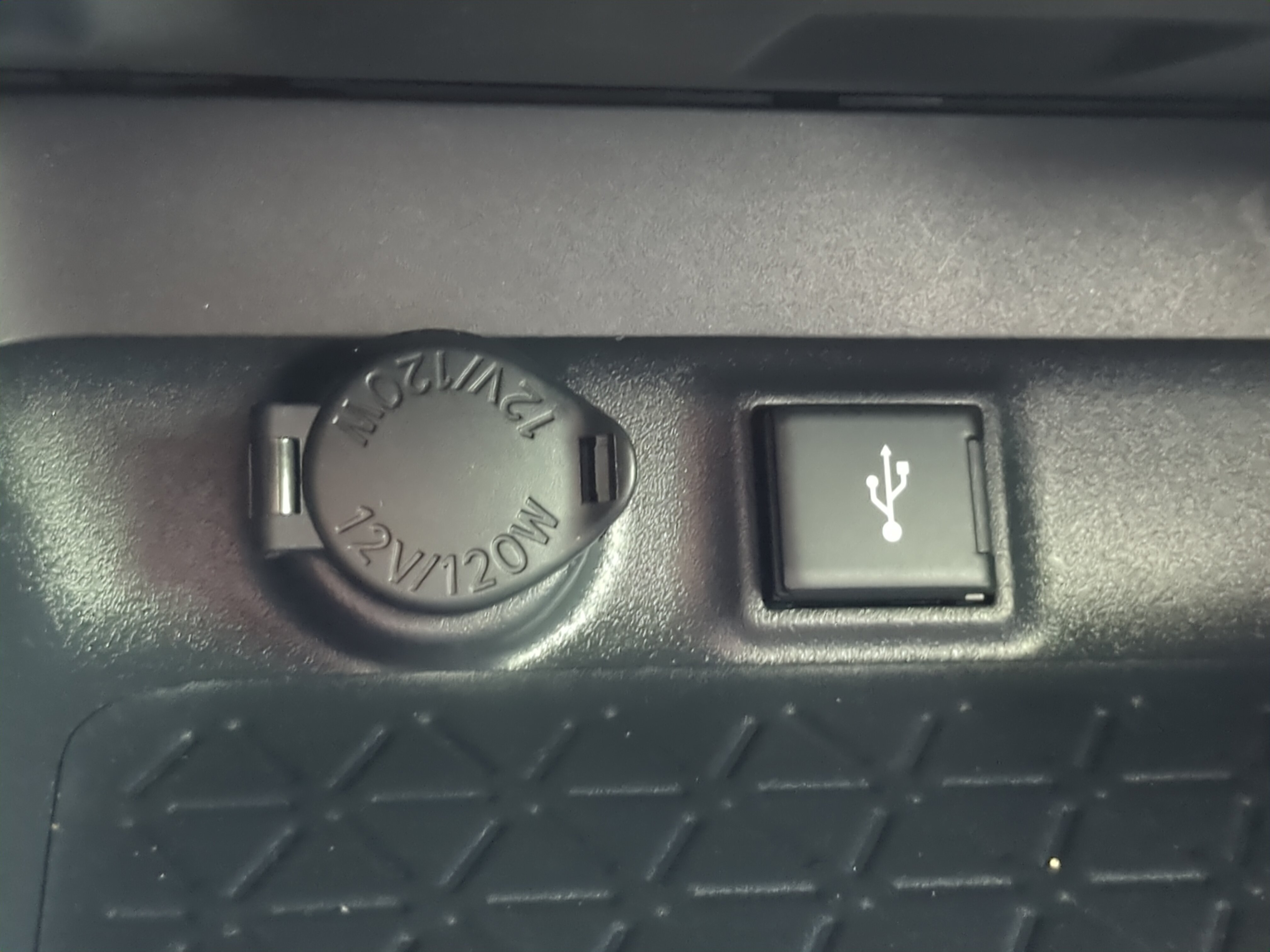 Used 2020 Toyota RAV4 XLE Premium FWD image 20