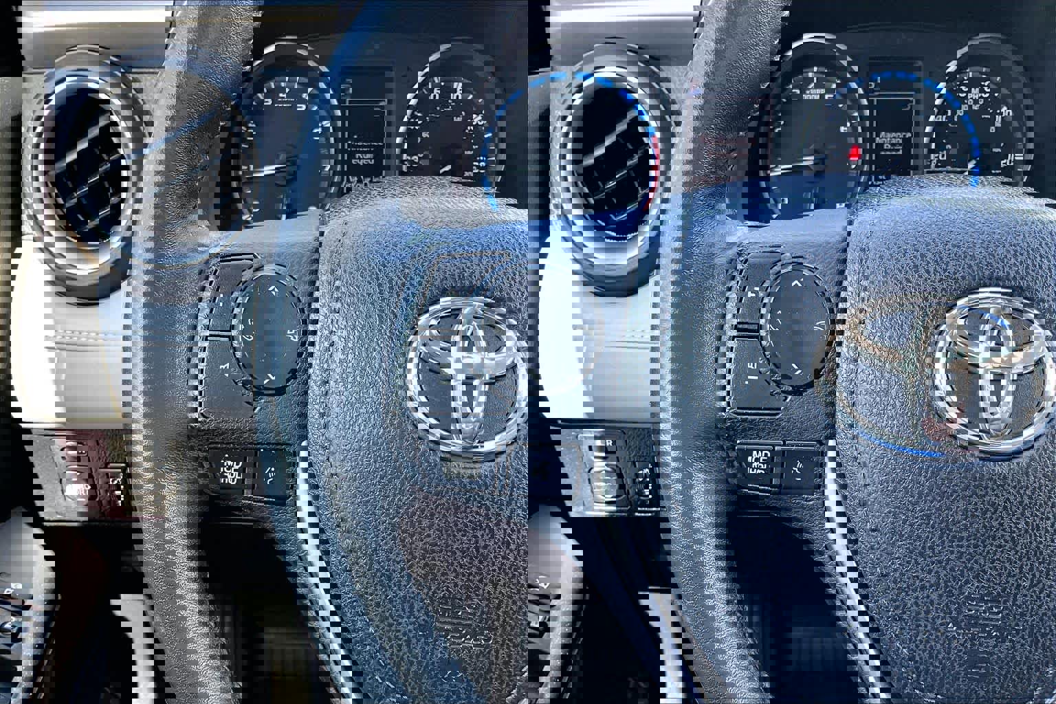 Used 2017 Toyota RAV4 XLE w/ All Weather Liner Package AWD/4WD image 26