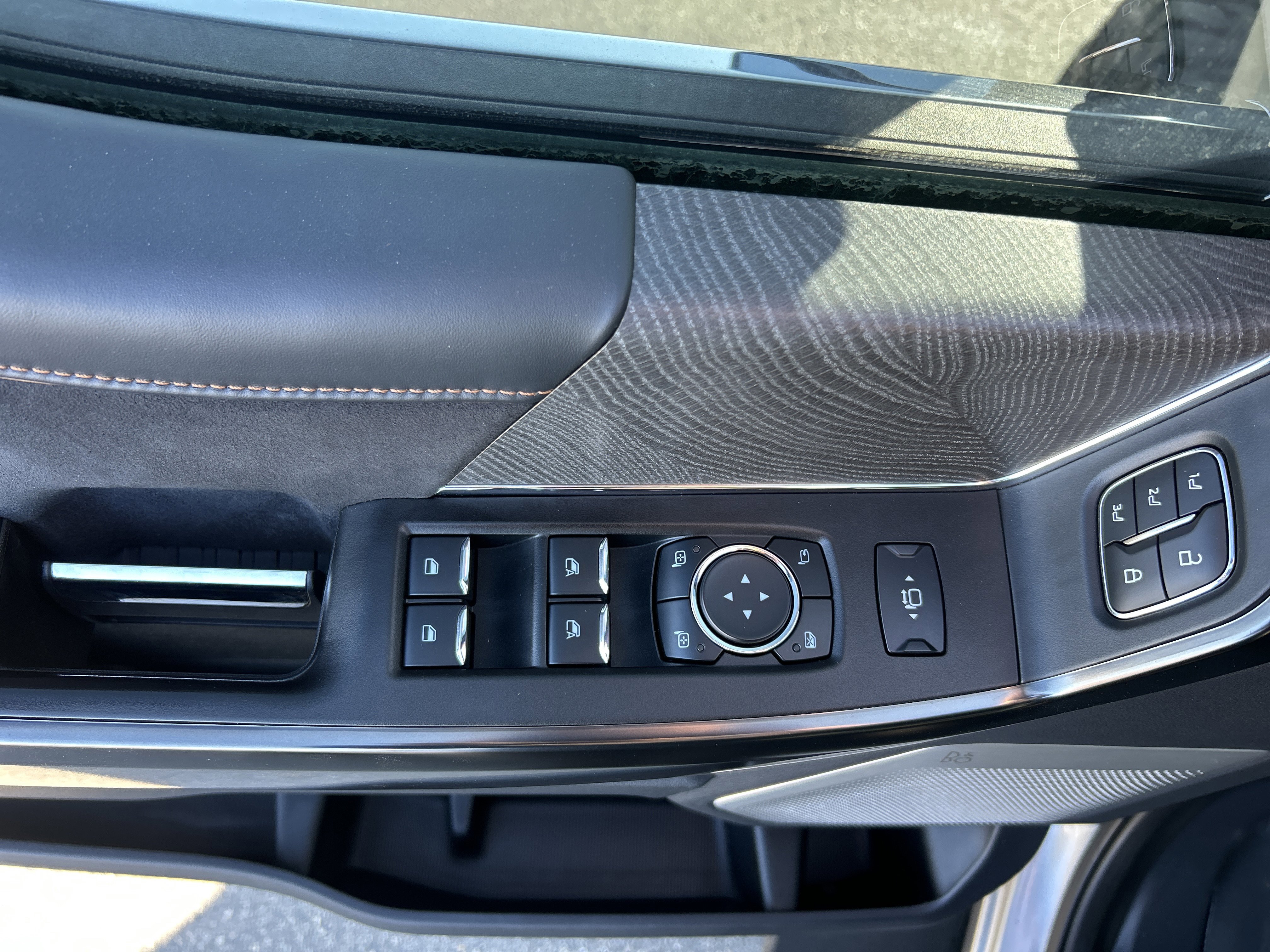 Certified 2024 Ford F350 Platinum w/ Tremor Off-Road Package image 14