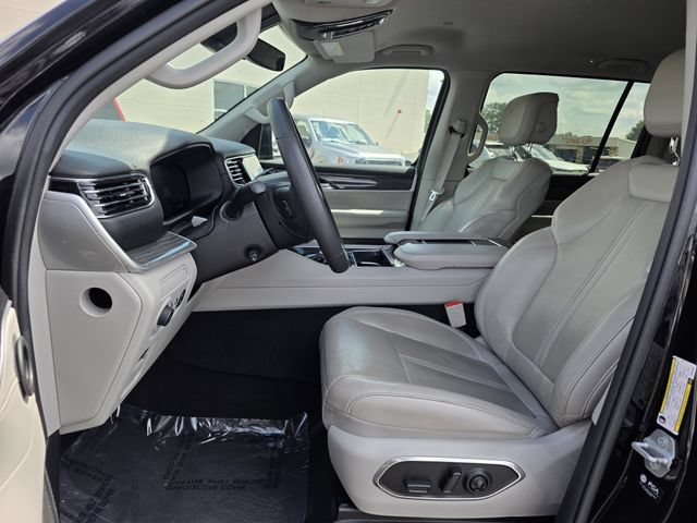 Used 2022 Jeep Wagoneer Series III AWD/4WD image 13