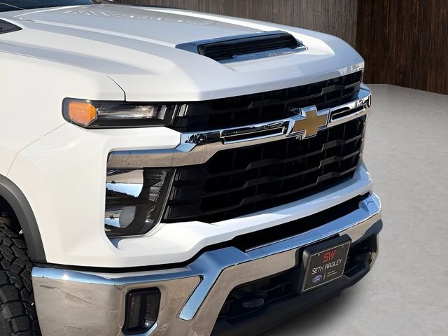Used 2024 Chevrolet Silverado 2500 LT w/ Convenience Package AWD/4WD image 9