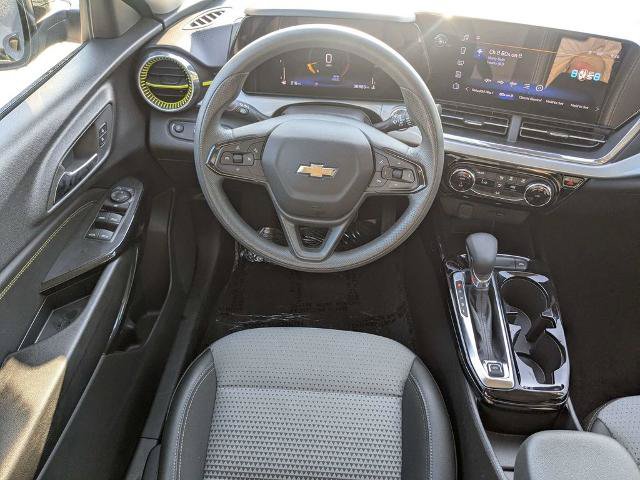 Used 2025 Chevrolet Trax LT FWD image 16