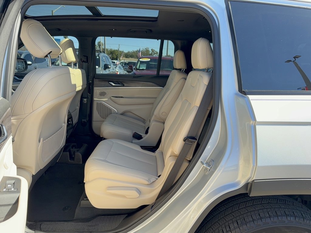 Used 2023 Jeep Grand Cherokee L Limited w/ Luxury Tech Group II image 13